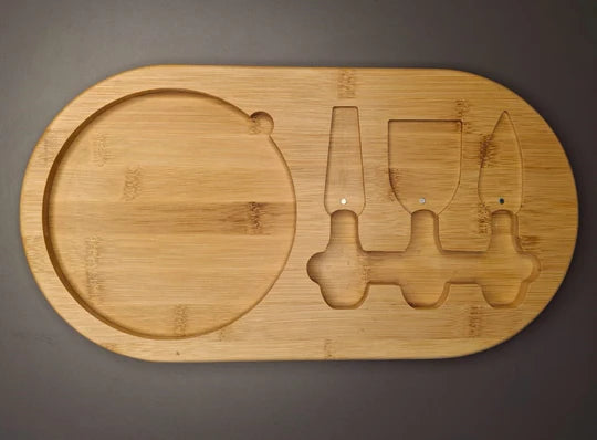 Tabla Quesos y Cuchillos Tessie & Jessie en Bambu