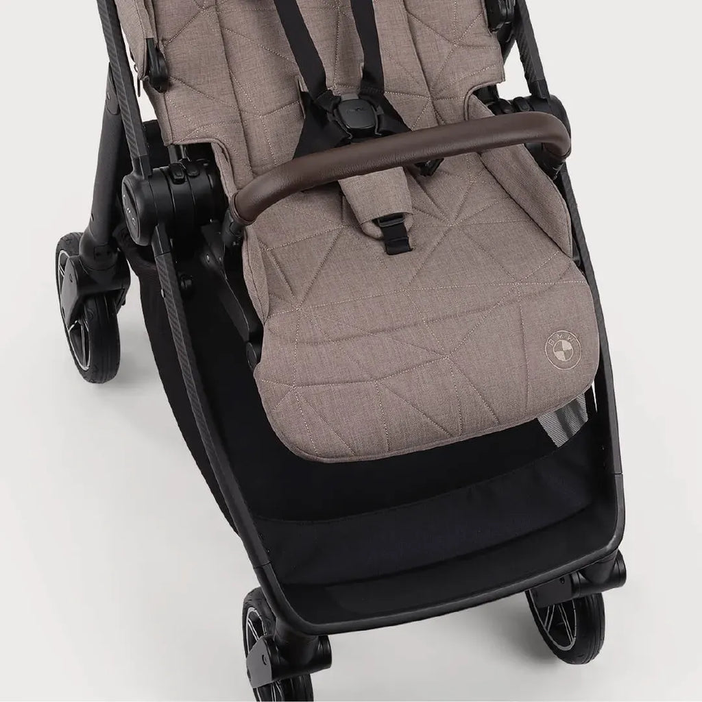 Coche Paseador Stroller Swiv Umber BMW Nuna bordado 